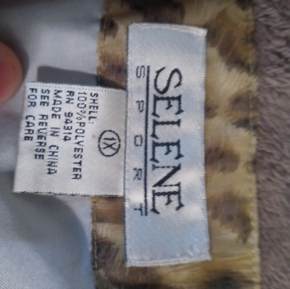 Selene Sport, 1x gown/robe - Picture 2 of 16